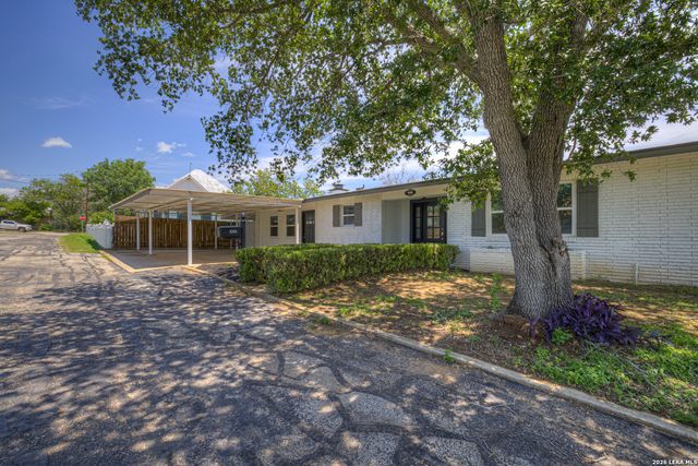 1006 Pecan, Floresville, TX 78114