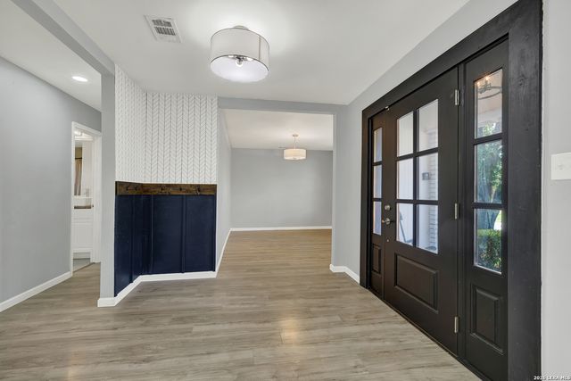 1006 Pecan, Floresville, TX 78114