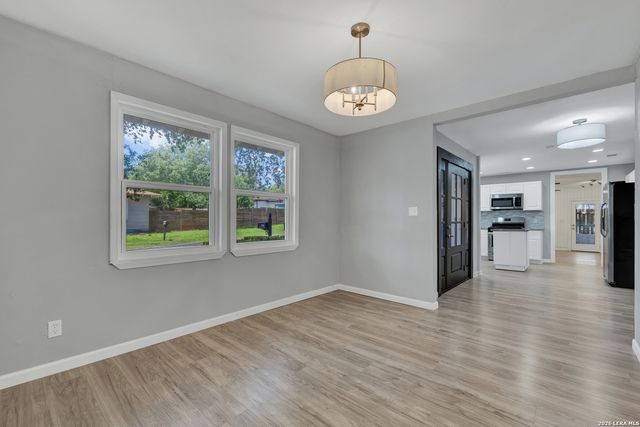 1006 Pecan, Floresville, TX 78114