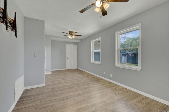 1006 Pecan, Floresville, TX 78114