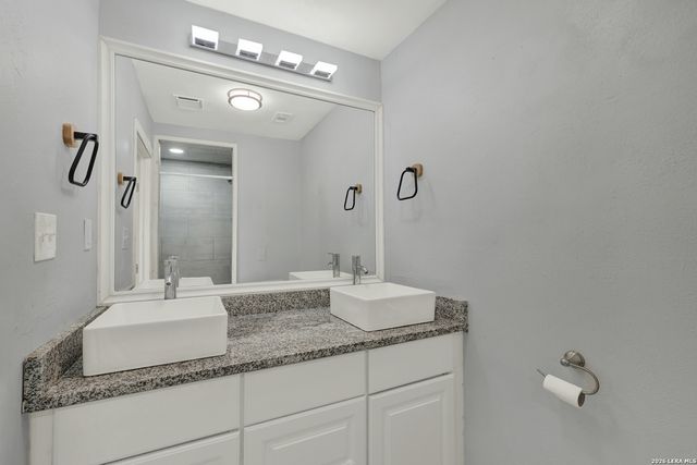 1006 Pecan, Floresville, TX 78114