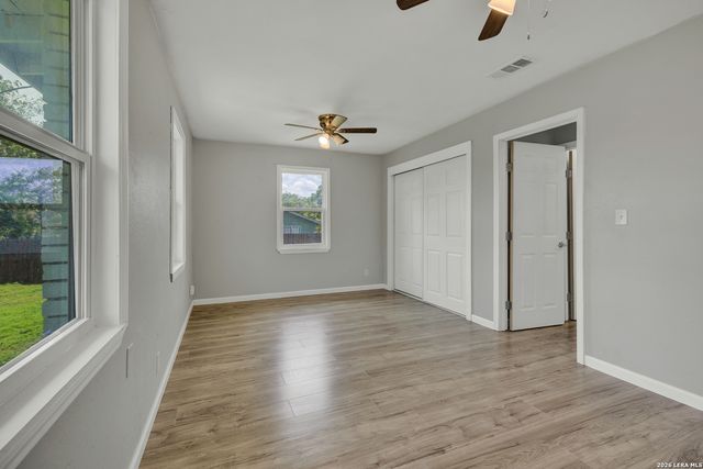 1006 Pecan, Floresville, TX 78114