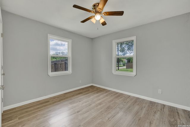 1006 Pecan, Floresville, TX 78114