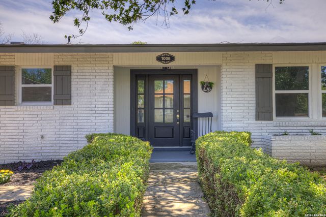 1006 Pecan, Floresville, TX 78114