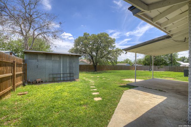 1006 Pecan, Floresville, TX 78114