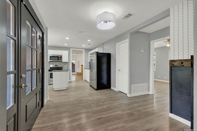 1006 Pecan, Floresville, TX 78114