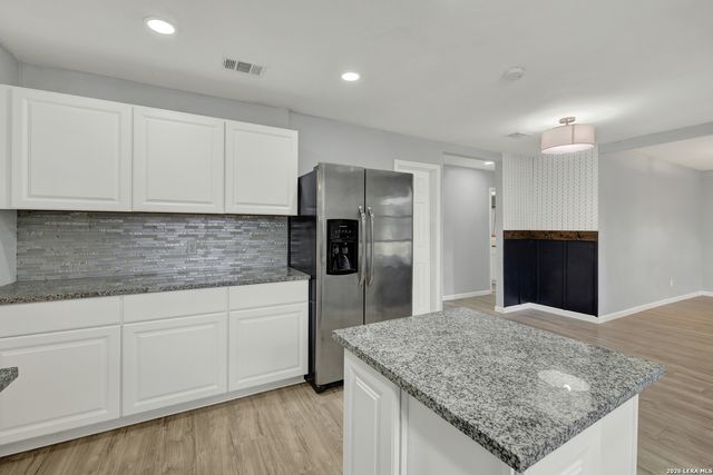 1006 Pecan, Floresville, TX 78114