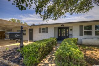 1006 Pecan, Floresville, TX 78114