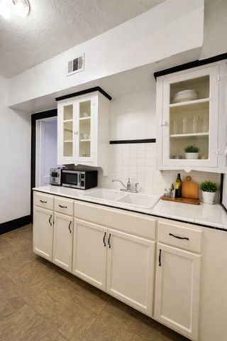 614 Peden Street B, Houston, TX 77006