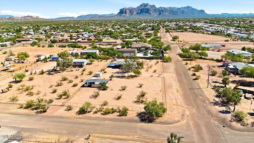 2582 W Smoketree Street, Apache Junction, AZ 85120 — exterior