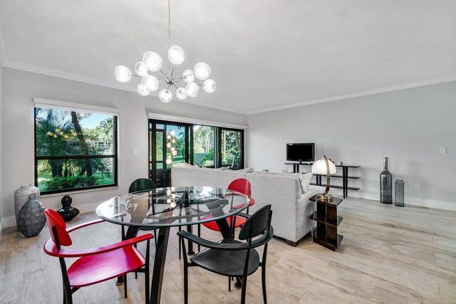 11863 Wimbledon Circle 445, Wellington, FL 33414