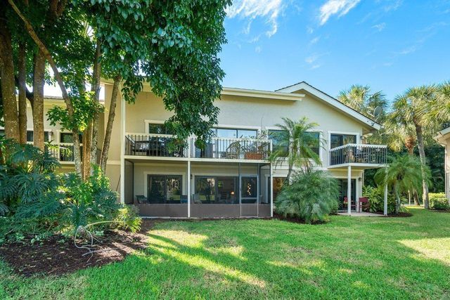 11863 Wimbledon Circle 445, Wellington, FL 33414