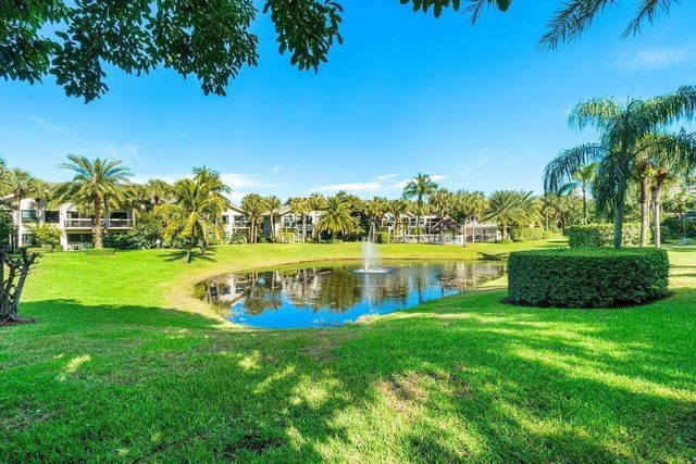 11863 Wimbledon Circle 445, Wellington, FL 33414