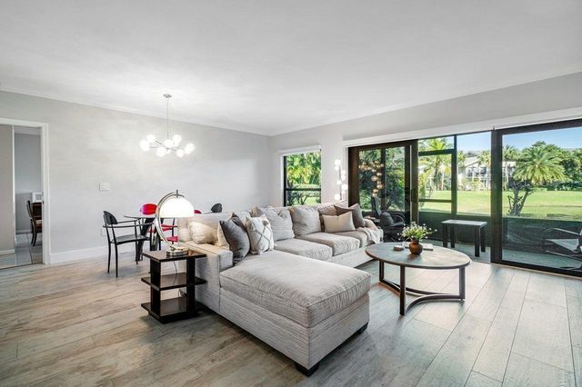 11863 Wimbledon Circle 445, Wellington, FL 33414