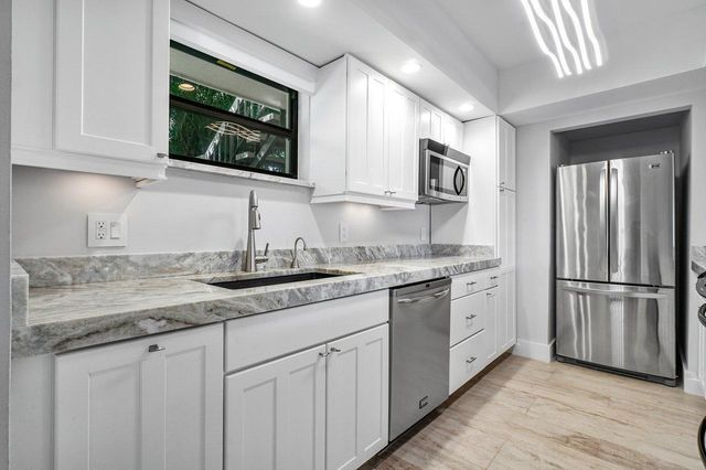 11863 Wimbledon Circle 445, Wellington, FL 33414