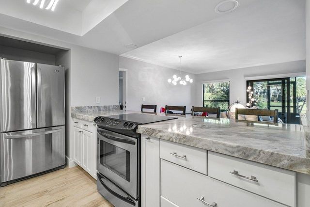 11863 Wimbledon Circle 445, Wellington, FL 33414