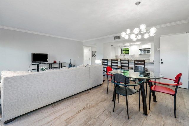 11863 Wimbledon Circle 445, Wellington, FL 33414