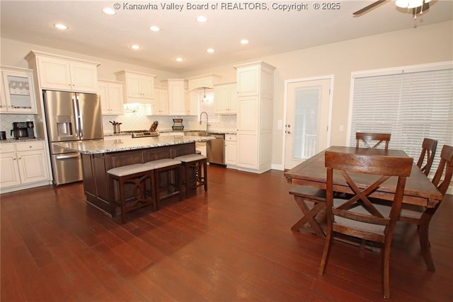 1236 Crooked Creek Road, Scott Depot, WV 25560