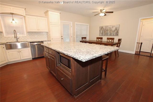 1236 Crooked Creek Road, Scott Depot, WV 25560