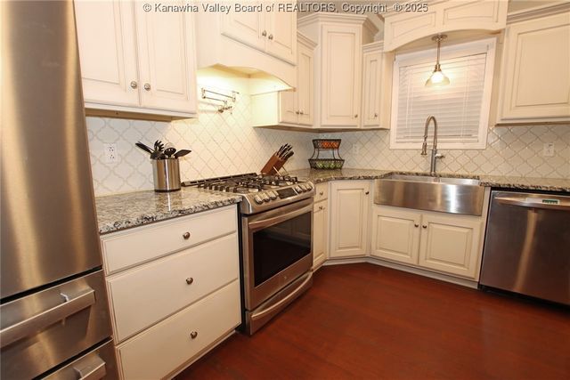 1236 Crooked Creek Road, Scott Depot, WV 25560