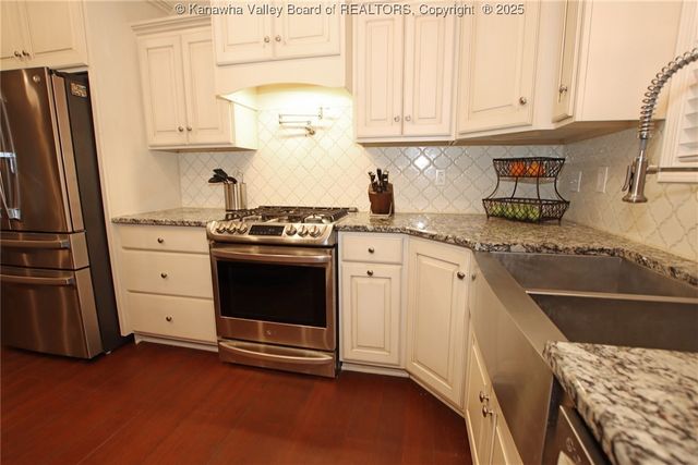 1236 Crooked Creek Road, Scott Depot, WV 25560