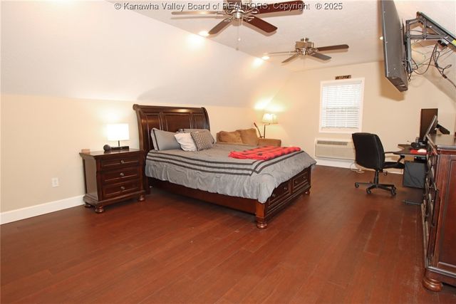 1236 Crooked Creek Road, Scott Depot, WV 25560