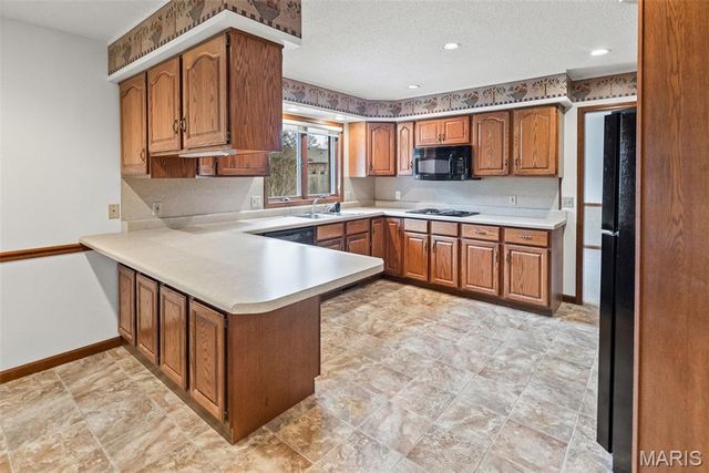 1102 Taylor Ave Avenue, Godfrey, IL 62035