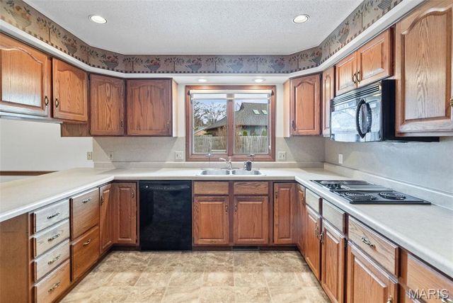 1102 Taylor Ave Avenue, Godfrey, IL 62035