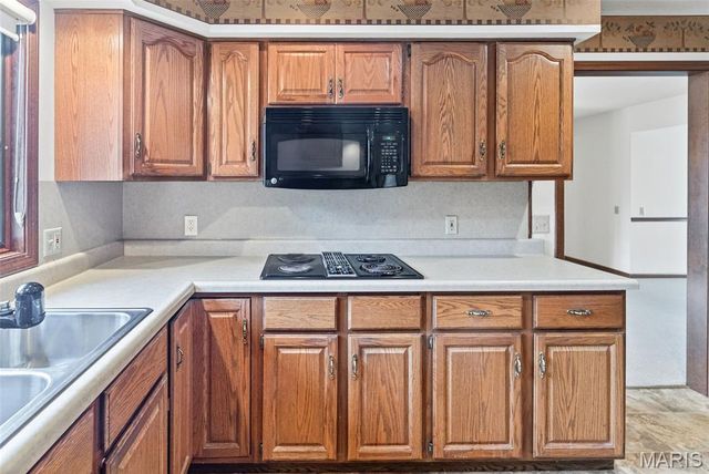 1102 Taylor Ave Avenue, Godfrey, IL 62035