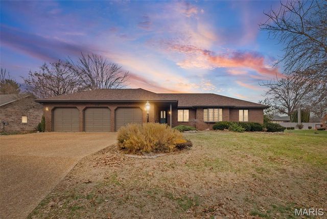 1102 Taylor Ave Avenue, Godfrey, IL 62035