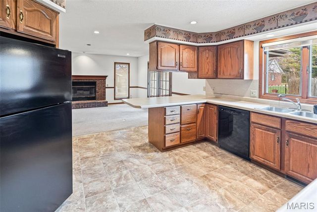 1102 Taylor Ave Avenue, Godfrey, IL 62035