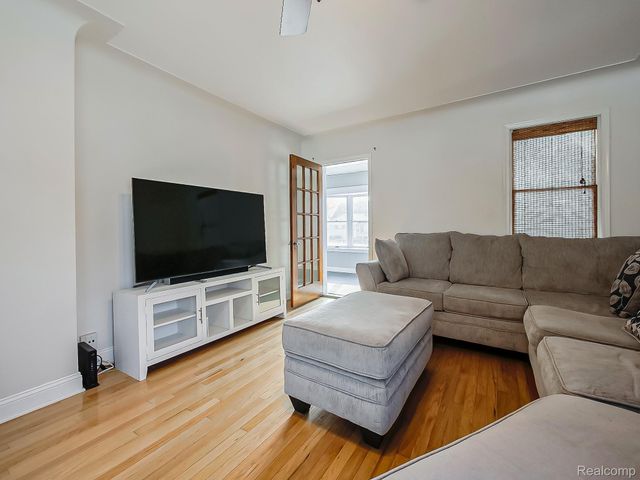 124 Leroy Avenue, Clawson, MI 48017