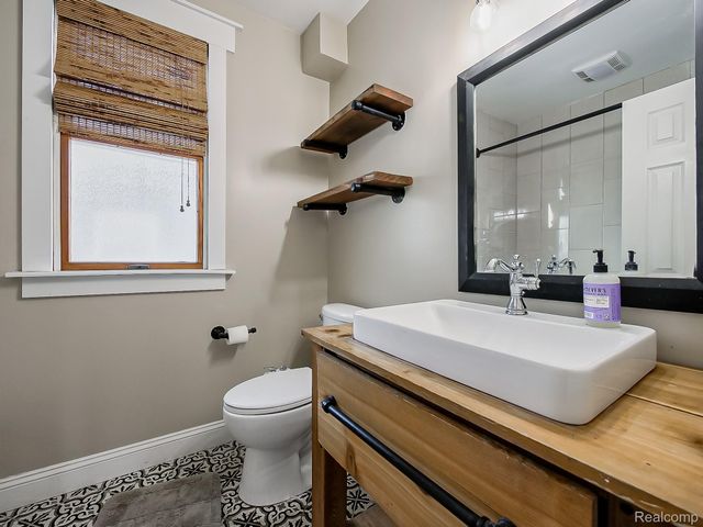 124 Leroy Avenue, Clawson, MI 48017