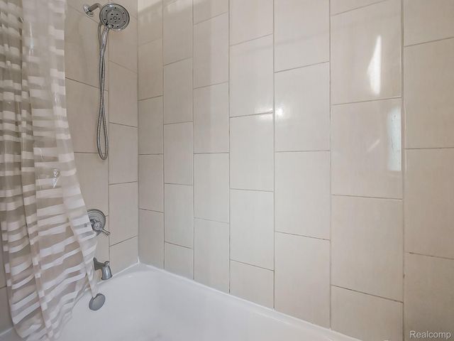 124 Leroy Avenue, Clawson, MI 48017