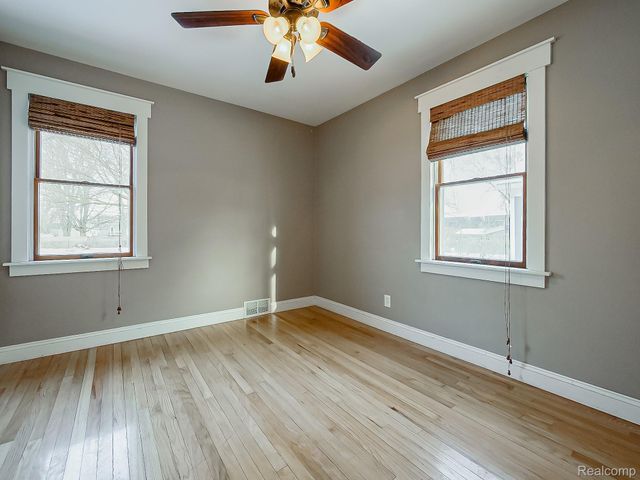 124 Leroy Avenue, Clawson, MI 48017