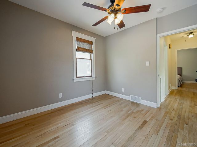 124 Leroy Avenue, Clawson, MI 48017