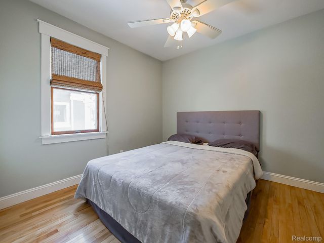 124 Leroy Avenue, Clawson, MI 48017