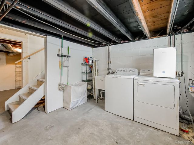 124 Leroy Avenue, Clawson, MI 48017