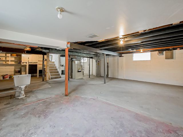 124 Leroy Avenue, Clawson, MI 48017