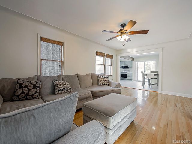 124 Leroy Avenue, Clawson, MI 48017