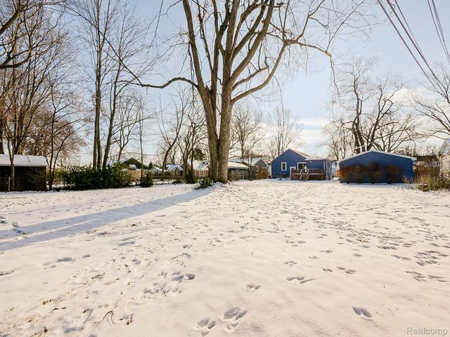 124 Leroy Avenue, Clawson, MI 48017