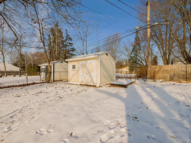 124 Leroy Avenue, Clawson, MI 48017