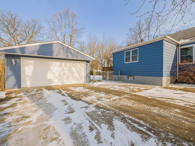 124 Leroy Avenue, Clawson, MI 48017