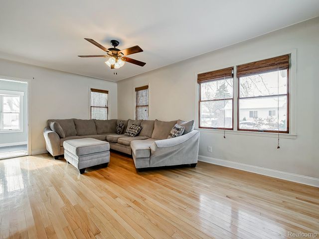 124 Leroy Avenue, Clawson, MI 48017