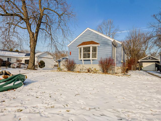 124 Leroy Avenue, Clawson, MI 48017