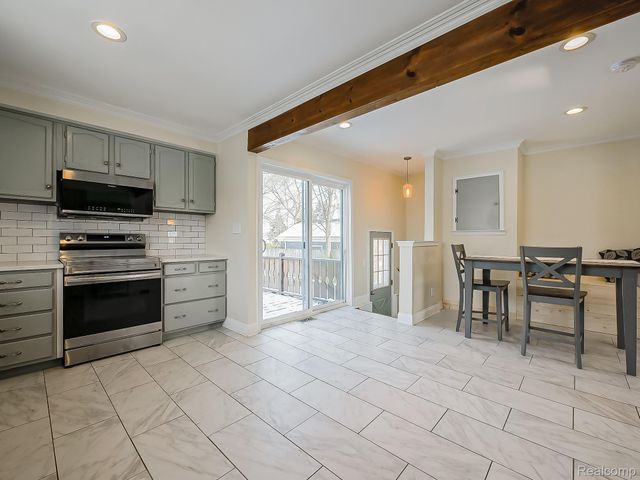 124 Leroy Avenue, Clawson, MI 48017