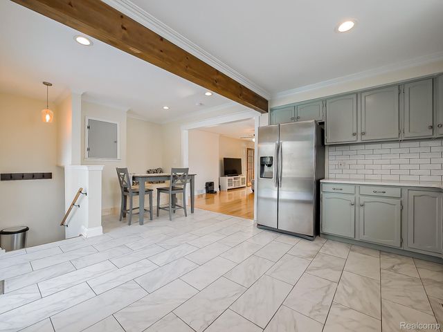 124 Leroy Avenue, Clawson, MI 48017