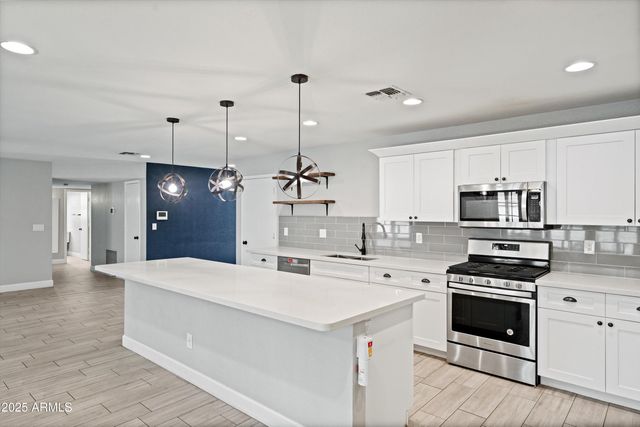 2226 S KACHINA Drive, Tempe, AZ 85282