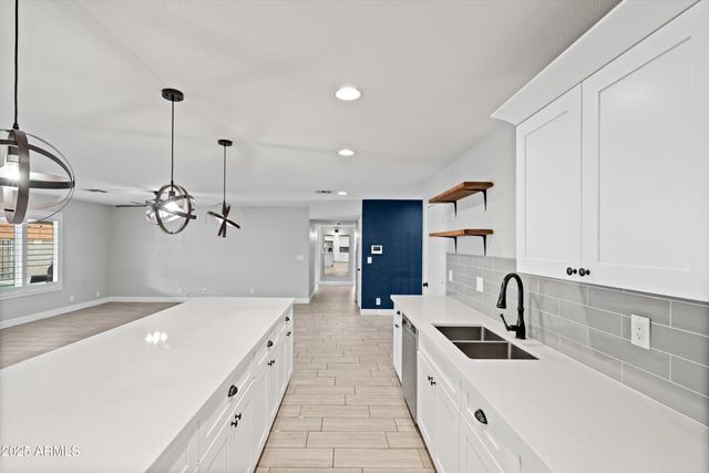 2226 S KACHINA Drive, Tempe, AZ 85282