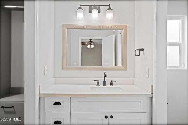 2226 S KACHINA Drive, Tempe, AZ 85282